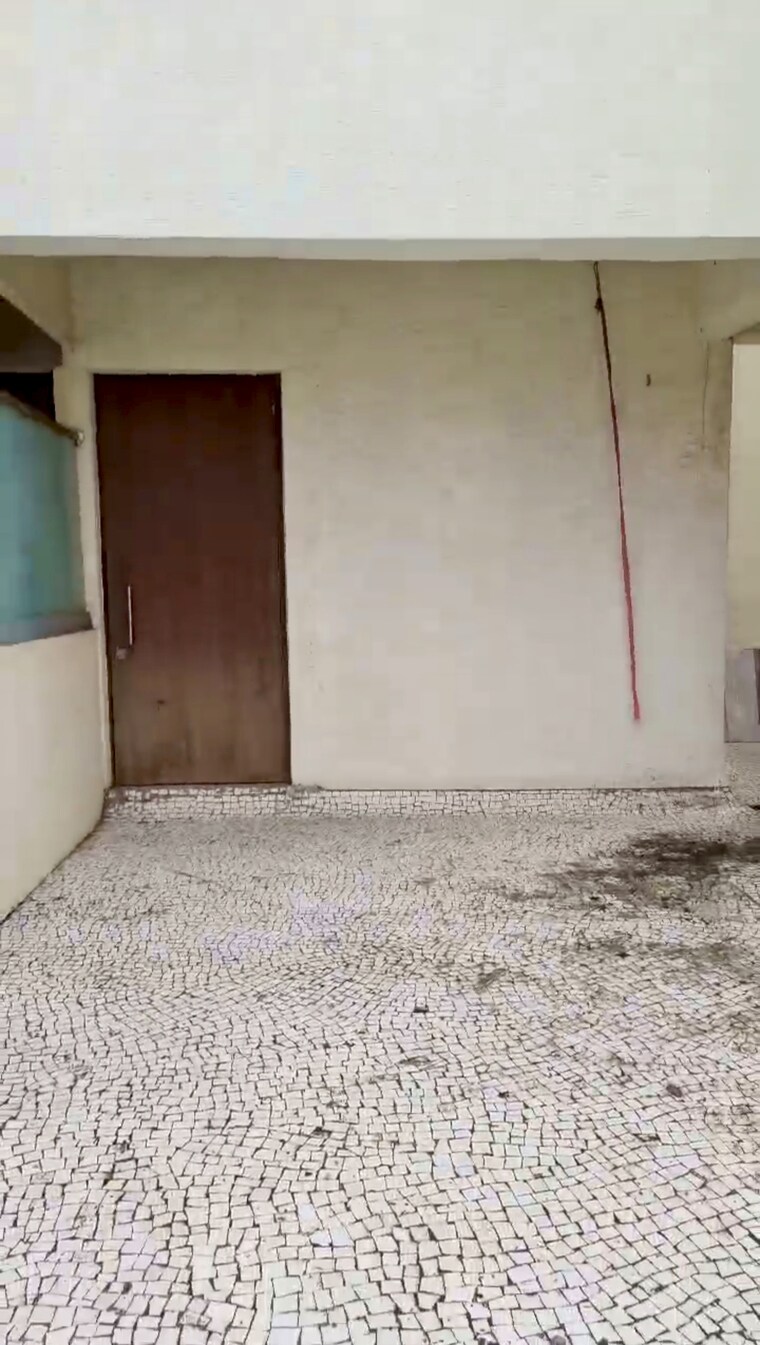 Terrace, malad west 4 Bedroom 1600 Sq.Ft. Apartment In Malad West Mumbai 9326001