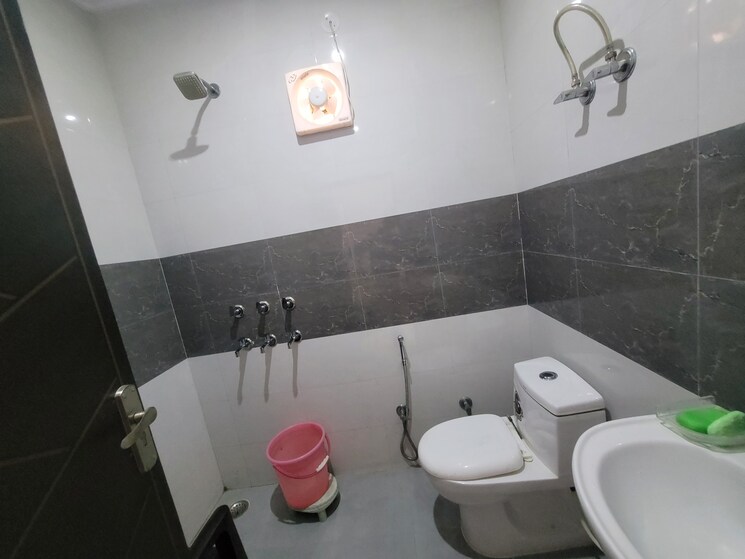 Attached Bathroom, dilshad colony 4 Bedroom 1800 Sq.Ft. Builder Floor In Dilshad Colony Delhi 9325979