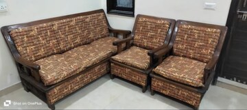 Living Room in 1.5 BHK Builder Floor at Mayur Vihar – for Rent
