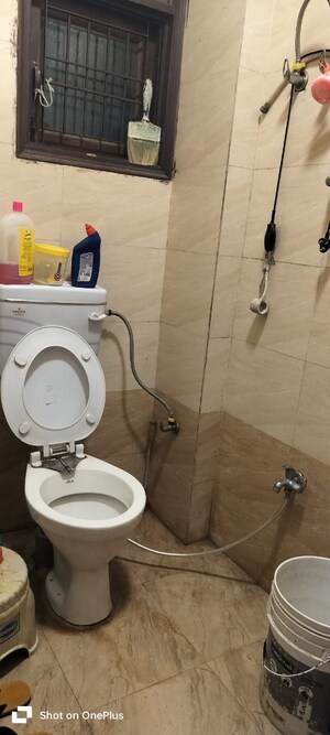 Bathroom in 1.5 BHK Builder Floor at Mayur Vihar – for Rent