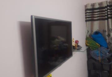 Furnished Amenities in 3.5 BHK Apartment at Mayur Vihar – for Rent