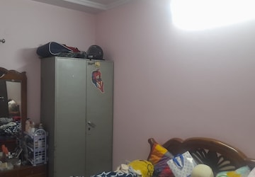 Room in 3.5 BHK Apartment at Mayur Vihar – for Rent
