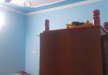 Furnished Amenities in 3.5 BHK Apartment at Mayur Vihar – for Rent