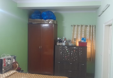 Bedroom in 3.5 BHK Apartment at Mayur Vihar – for Rent