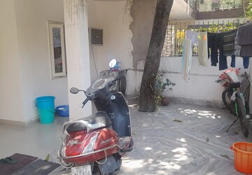 Parking in 3.5 BHK Apartment at Mayur Vihar – for Rent