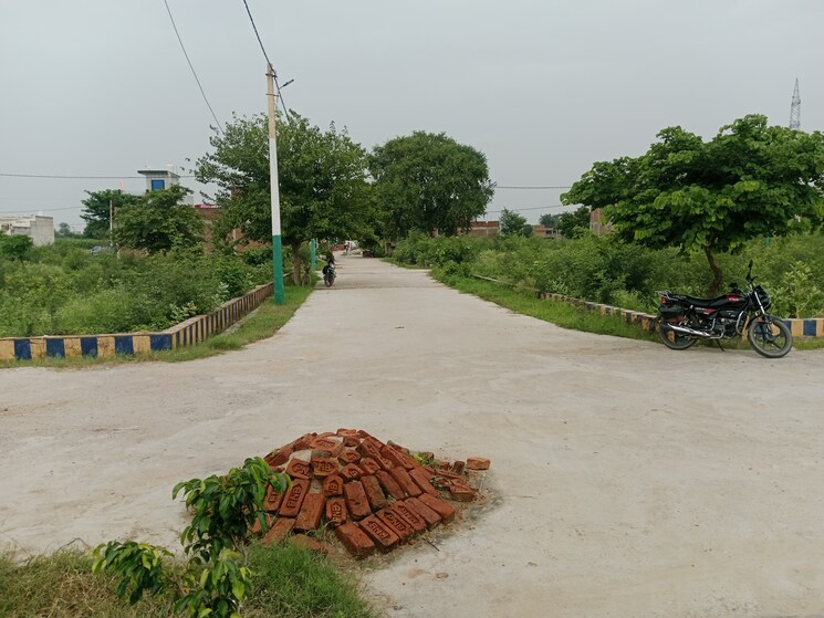 Garden, gwalior road  152 Sq.Yd. Plot In Gwalior Road Agra 9326105