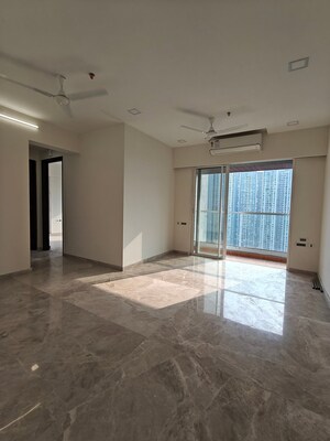 Room in 2.5 BHK Apartment at Ariha One08, Goregaon West – for Rent