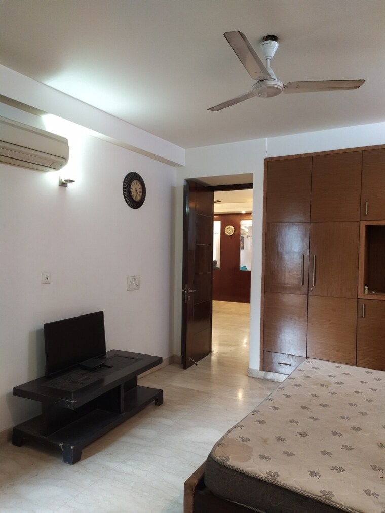 Master Bedroom, greater kailash i 3 Bedroom 3000 Sq.Ft. Builder Floor In Greater Kailash I Delhi 9326171