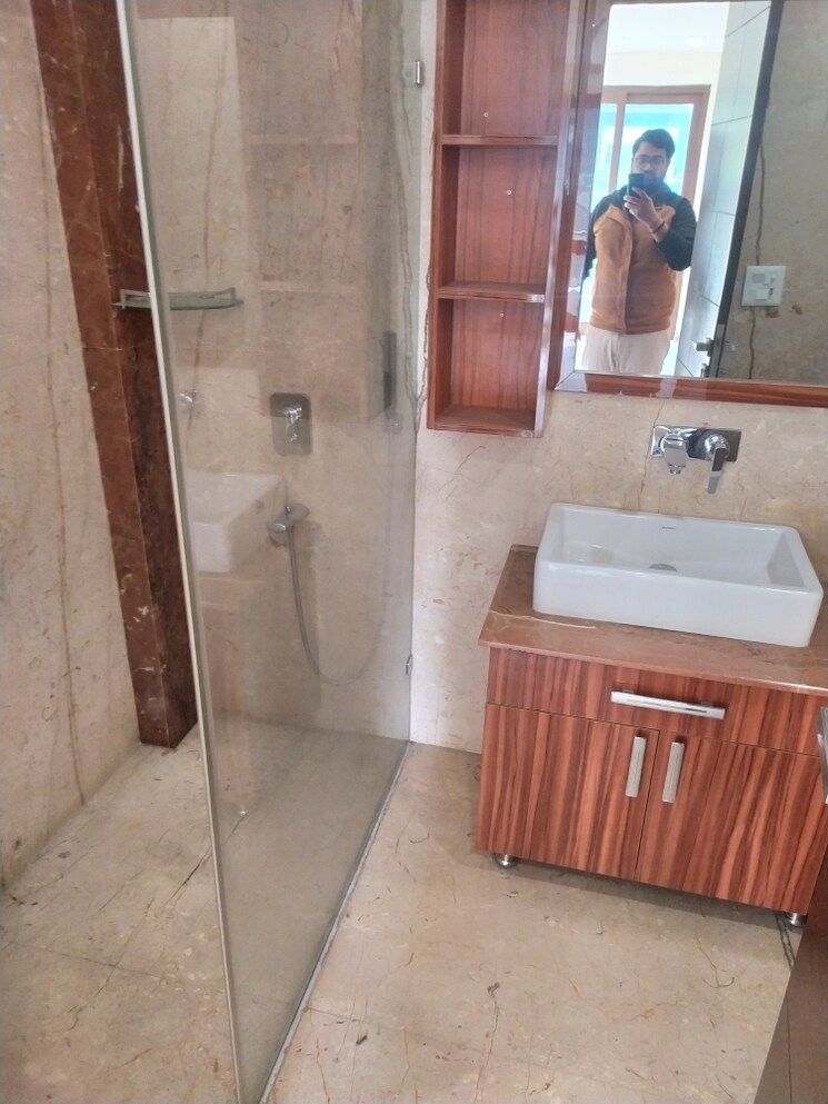 Attached Bathroom, greater kailash ii 3 Bedroom 2350 Sq.Ft. Builder Floor In Greater Kailash ii Delhi 9326172