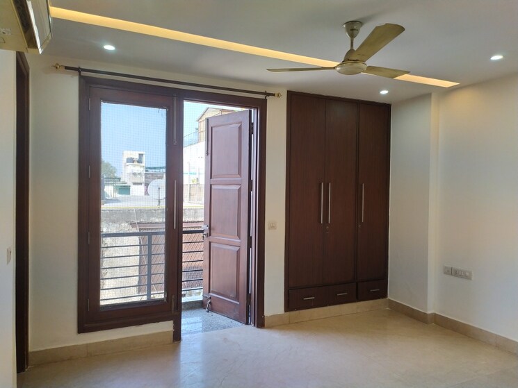 Master Bedroom, greater kailash i 3 Bedroom 2000 Sq.Ft. Builder Floor In Greater Kailash I Delhi 9326180
