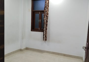 Room in 4 BHK Builder Floor at Panchsheel Park – for Rent