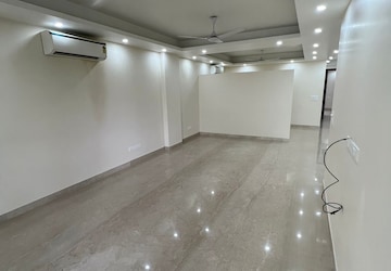Furnished Amenities in 4 BHK Builder Floor at Panchsheel Park – for Rent