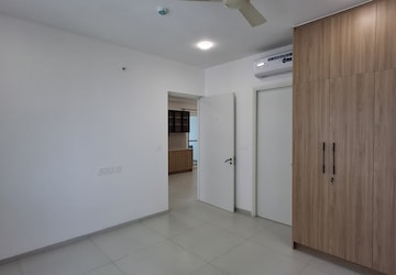 Room in 3 BHK Apartment at Jayabheri The Nirvana, Gopanpally – for Rent