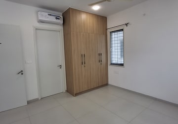 Room in 3 BHK Apartment at Jayabheri The Nirvana, Gopanpally – for Rent