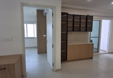 Room in 3 BHK Apartment at Jayabheri The Nirvana, Gopanpally – for Rent