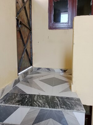 Room in 1.5 BHK Builder Floor at Sector 18 – for Rent