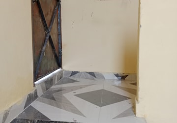 Room in 1.5 BHK Builder Floor at Sector 18 – for Rent