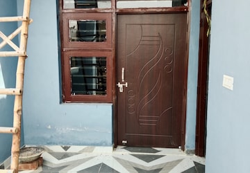 Room in 1.5 BHK Builder Floor at Sector 18 – for Rent