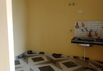 Room in 1.5 BHK Builder Floor at Sector 18 – for Rent