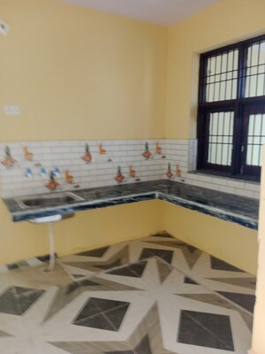 Room in 1.5 BHK Builder Floor at Sector 18 – for Rent