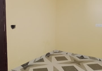 Team Area in 1.5 BHK Builder Floor at Sector 18 – for Rent