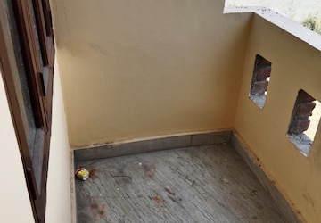 Room in 2 BHK Independent House at Sector 18 – for Rent