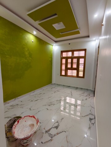 Bedroom in 2 BHK Independent House at Jankipuram Extension – for Rent