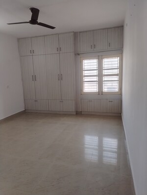 Room in 3 BHK Apartment at Rishita Manhattan, Gomti Nagar – for Rent