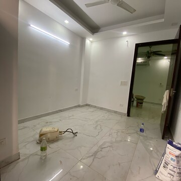 Room in 3 BHK Builder Floor at Chattarpur – for Rent