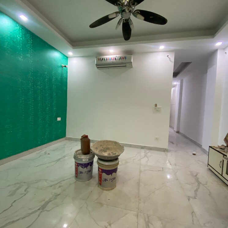 Team Area, chattarpur 3 Bedroom 1000 Sq.Ft. Builder Floor In Chattarpur Delhi 9326279