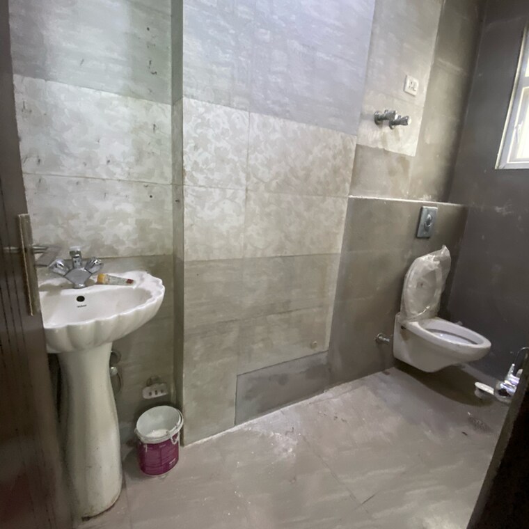 Bathroom, chattarpur 3 Bedroom 1000 Sq.Ft. Builder Floor In Chattarpur Delhi 9326279