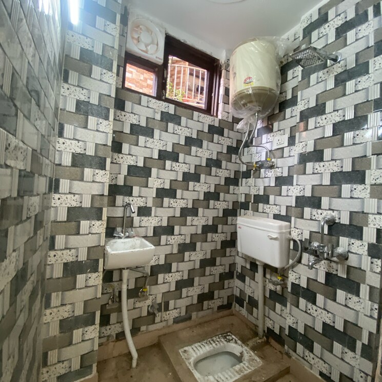Attached Bathroom, chattarpur 2 Bedroom 800 Sq.Ft. Builder Floor In Chattarpur Delhi 9326284