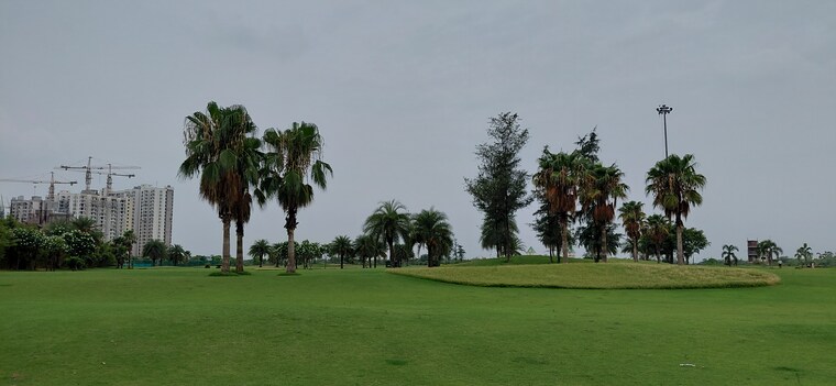 Garden, supertech-golf-country-plots  200 Sq.Yd. Plot In Sector 22b Yamuna Expressway Greater Noida 9326326