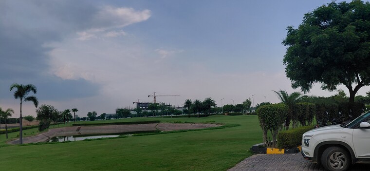 Garden, supertech-golf-country-plots  200 Sq.Yd. Plot In Sector 22b Yamuna Expressway Greater Noida 9326326