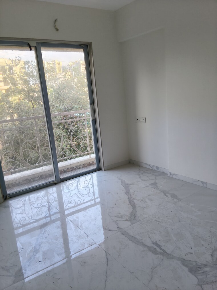 Room, js-bal-ganesh-tower Commercial Office Space 350 Sq.Ft. In Naupada Thane 9326372