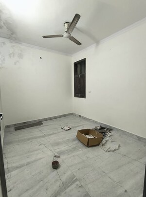 Room in 3 BHK Builder Floor at Govindpuri – for Rent