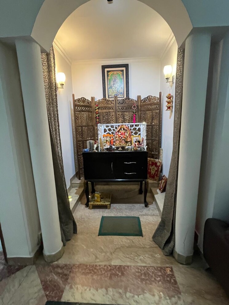 Living Room, sector 51 6+ Bedroom 450 Sq.Mt. Villa In Sector 51 Noida 9326463