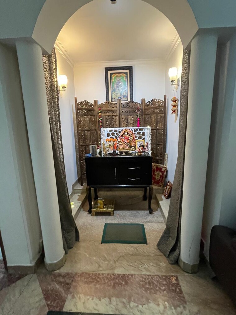 Living Room, sector 51 6+ Bedroom 450 Sq.Mt. Villa In Sector 51 Noida 9326463