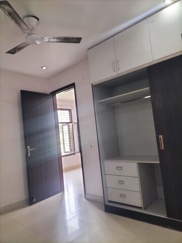 Room in 2 BHK Builder Floor at Sector 9a – for Rent