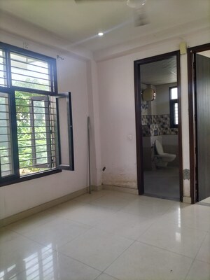 Room in 2 BHK Builder Floor at Sector 9a – for Rent