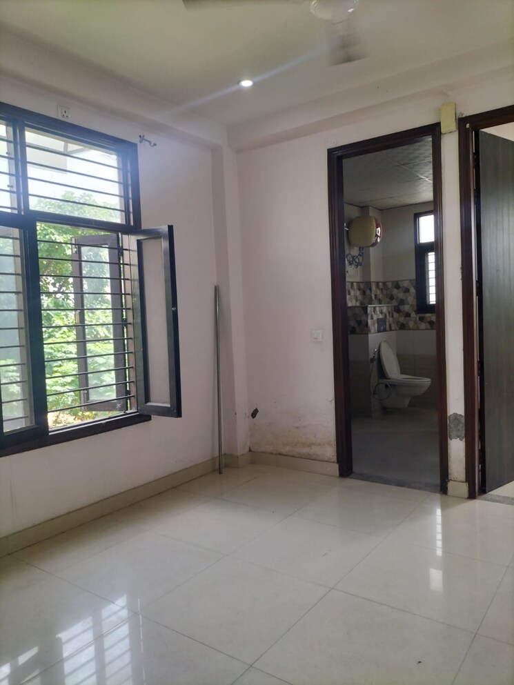 Room, sector 9a 2 Bedroom 160 Sq.Yd. Builder Floor In Sector 9a Gurgaon 9326454