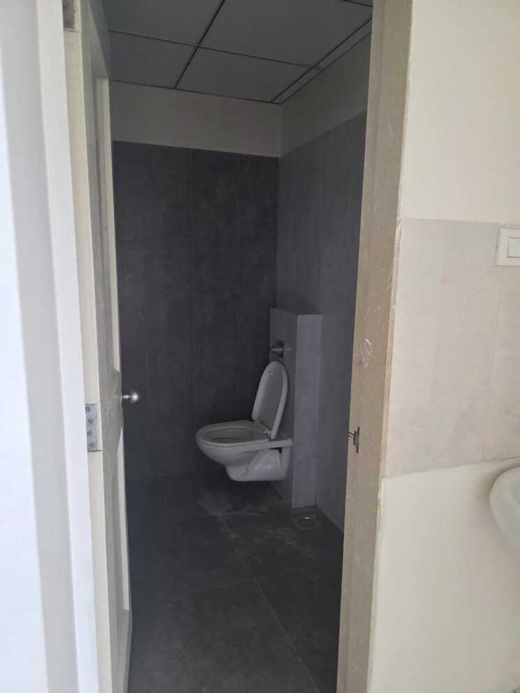 Bathroom, runwal-eirene 2 Bedroom 568 Sq.Ft. Apartment In Balkum Pada Thane 9326499