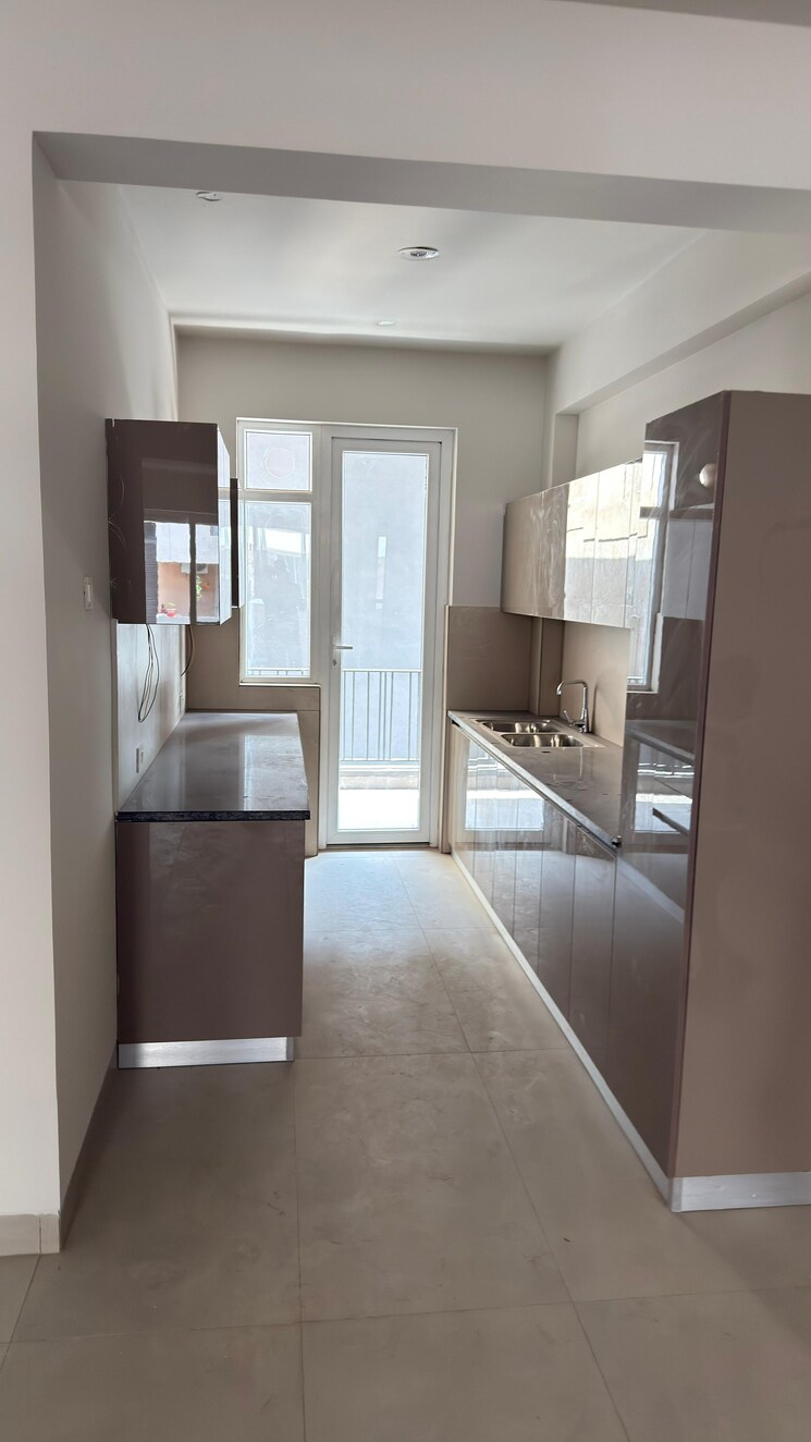 Kitchen, sav-gulnaar-meadows 3 Bedroom 1800 Sq.Ft. Apartment In Ambala Highway Zirakpur 9326509