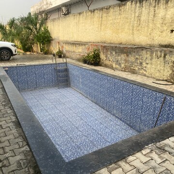 Swimming Pool in 2 BHK Independent House at Unitech Vistas, Sector 70 – for Sale