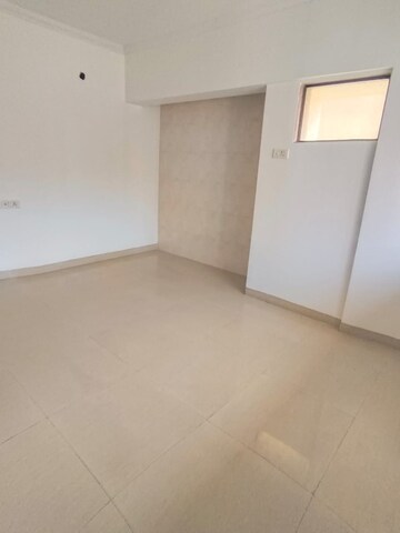 Room in 3 BHK Apartment at Runwal Garden City, Balkum Pada – for Rent