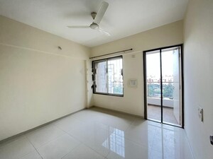 Room in 2 BHK Apartment at Vishal Viviana, Mundhwa – for Rent