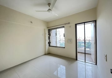 Room in 2 BHK Apartment at Vishal Viviana, Mundhwa – for Rent