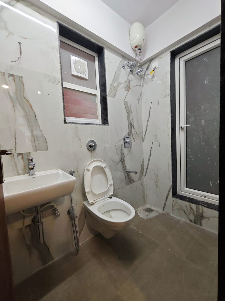 Bathroom, lakshman-nivas 1 Bedroom 720 Sq.Ft. Apartment In Chembur Mumbai 9326536