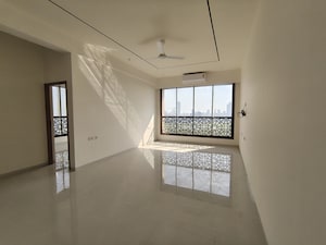 Room in 2.5 BHK Apartment at Alamdar The Auro, Lower Parel – for Rent