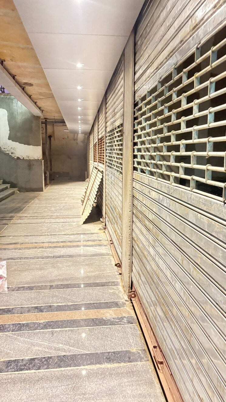 Balcony, ska-arcadia Commercial Shop 350 Sq.Ft. In Wave City Ghaziabad 9326666